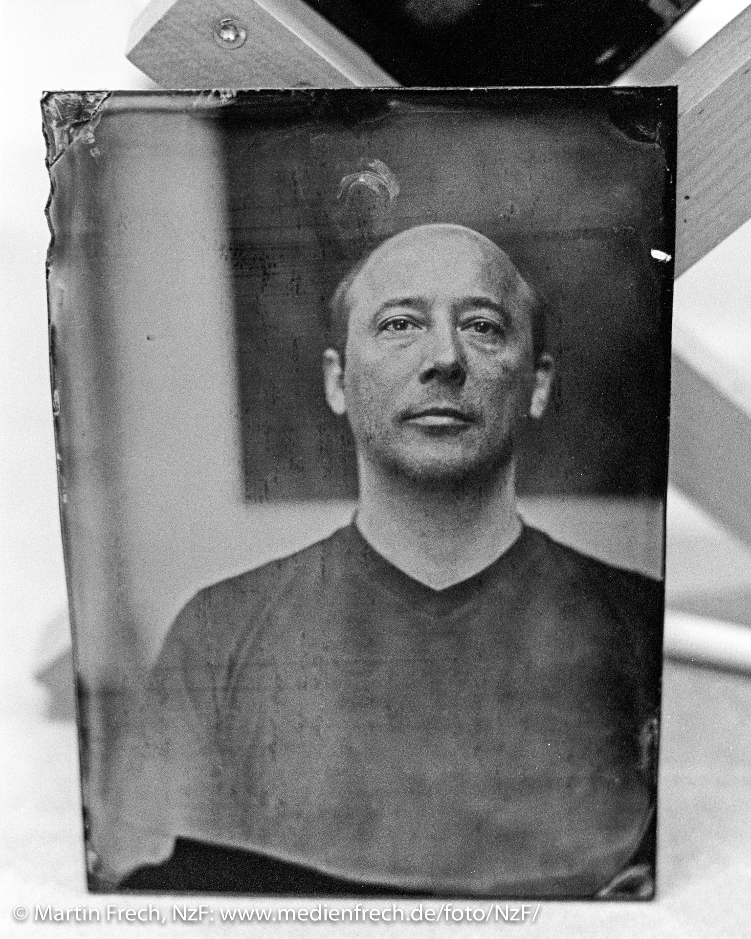 © Martin Frech: Fotografie eines Porträts, das ich als Ambrotypie auf schwarzem Glas angefertigt habe. Repro eines Silbergelatine-Abzugs.